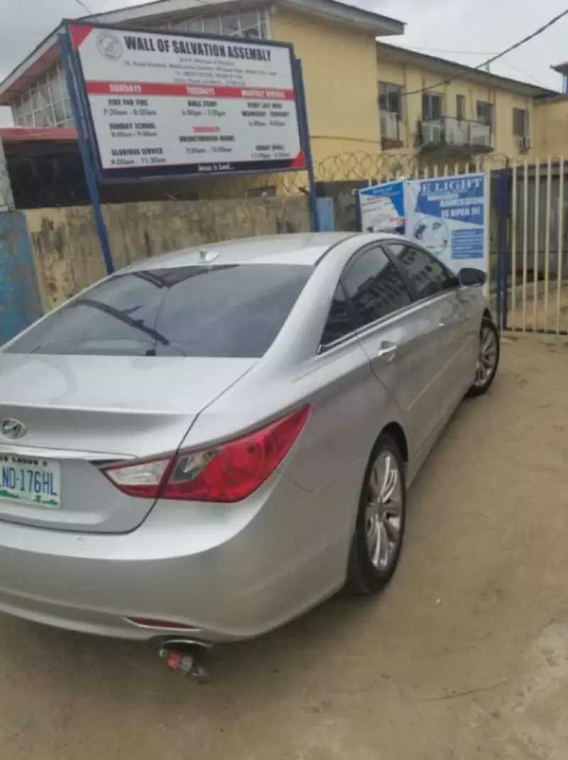 Hyundai Sonata   - 2013