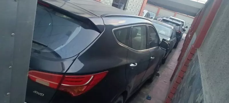 Hyundai Santa Fe   - 2015