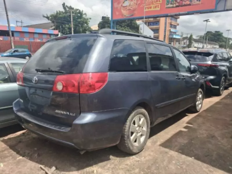 TOYOTA Sienna - 2007