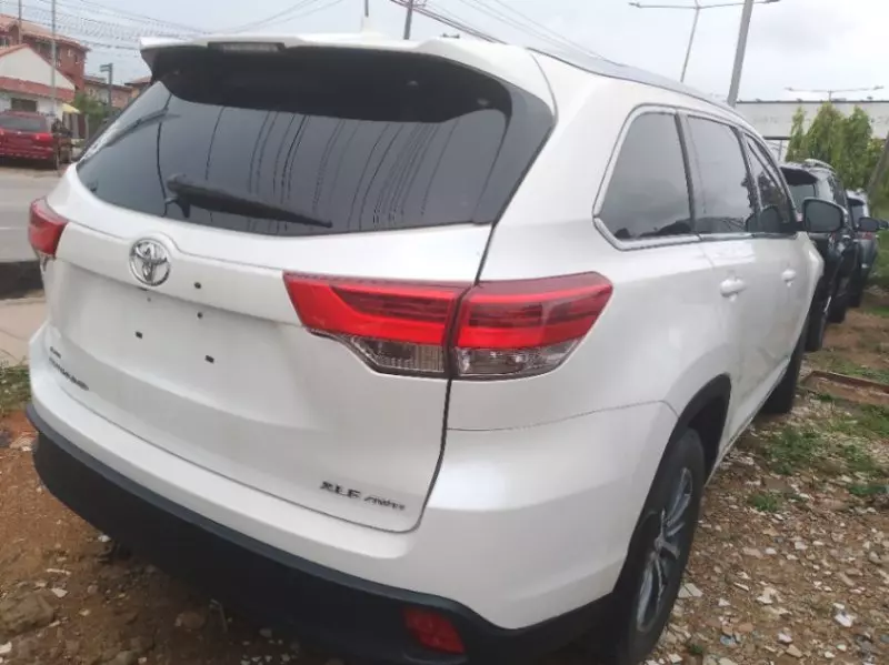 Toyota Highlander   - 2017