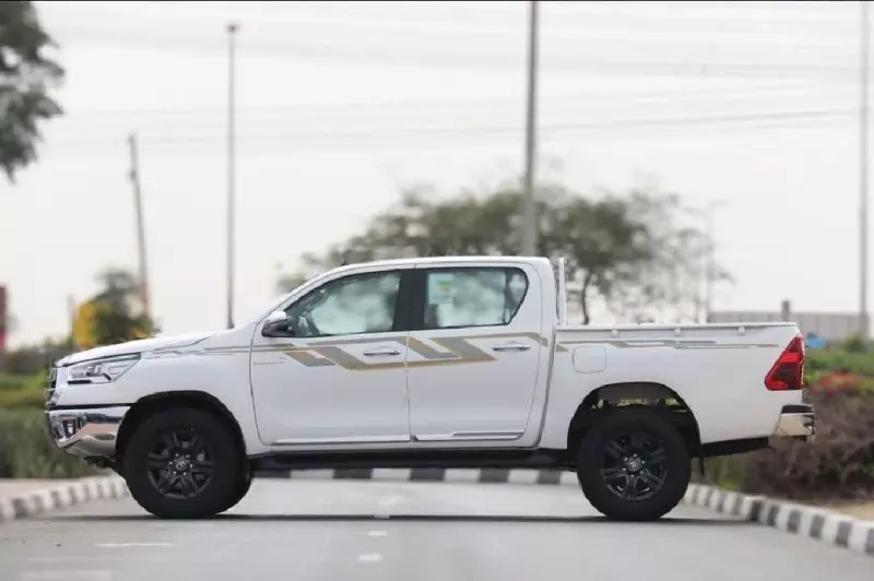 TOYOTA Hilux   - 2026