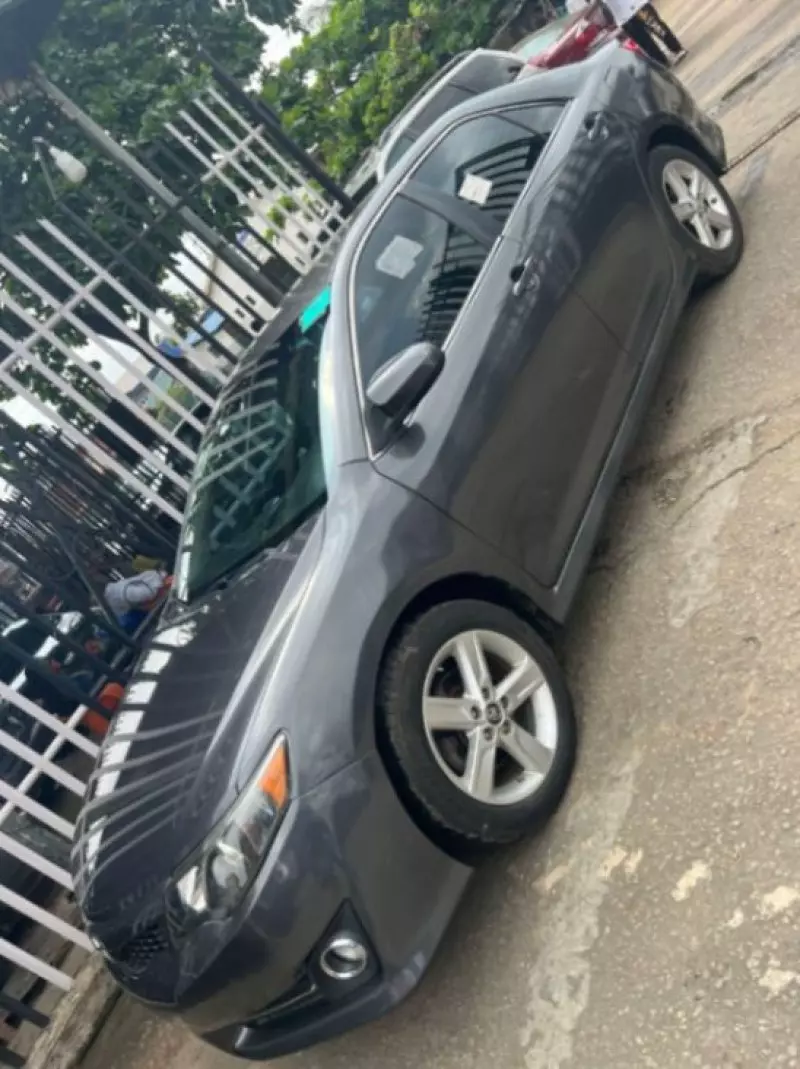 Toyota Camry   - 2014