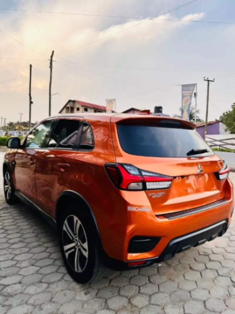 Mitsubishi Outlander Sport   - 2023