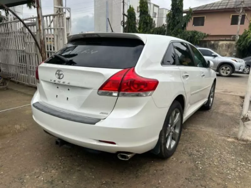 TOYOTA Venza   - 2011