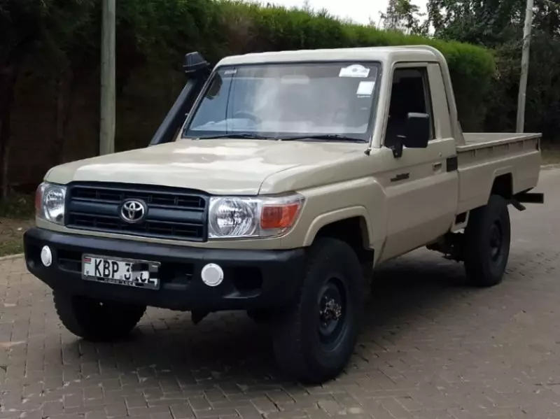 Toyota Land Cruiser   - 2010