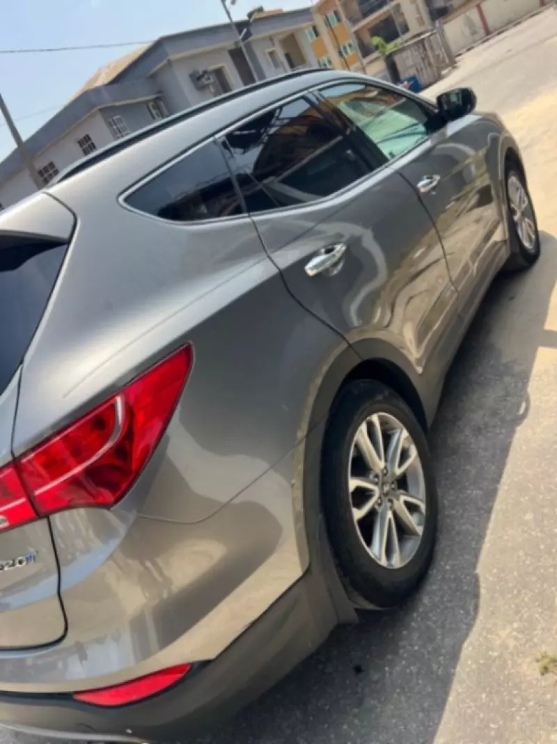 Hyundai Santa Fe   - 2014