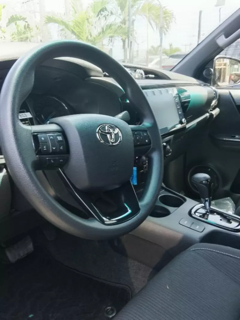 Toyota Hilux   - 2026