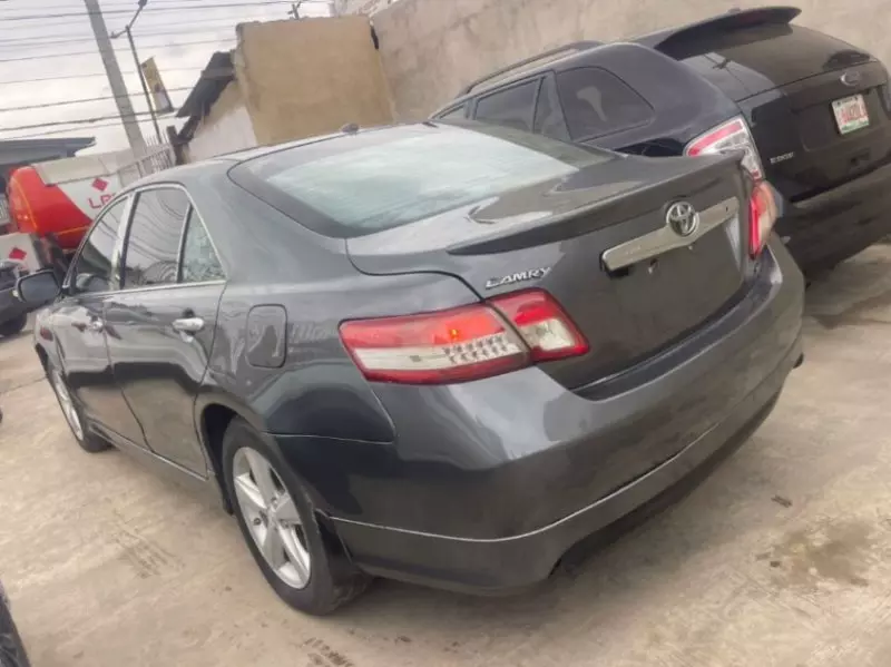 Toyota Camry   - 2010