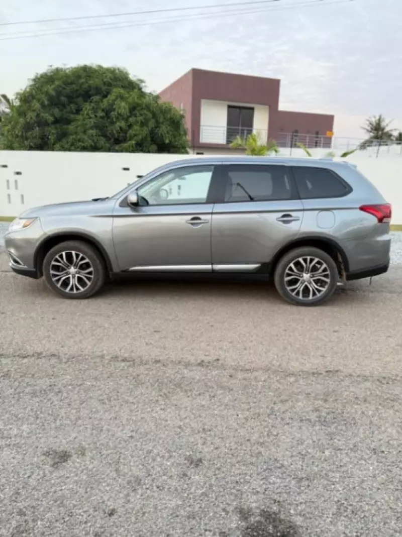 Mitsubishi Outlander   - 2018