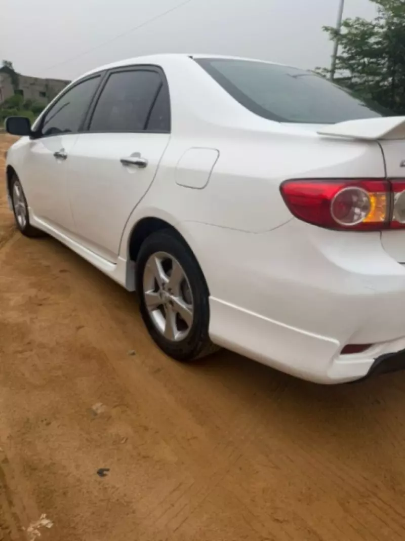 Toyota Corolla   - 2013