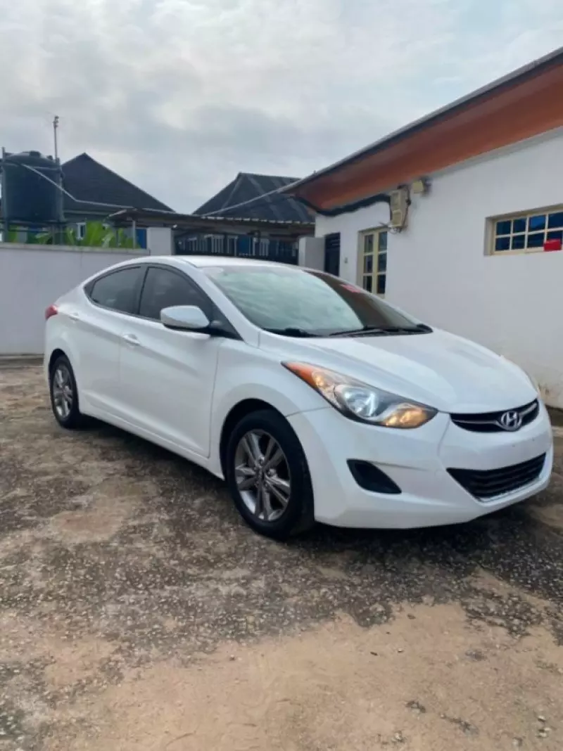 Hyundai Elantra - 2011