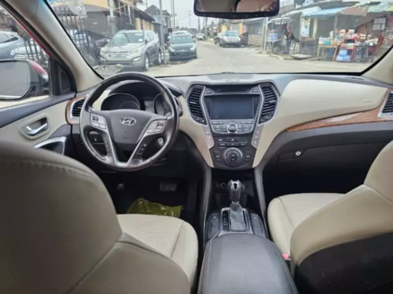Hyundai Santa Fe   - 2013