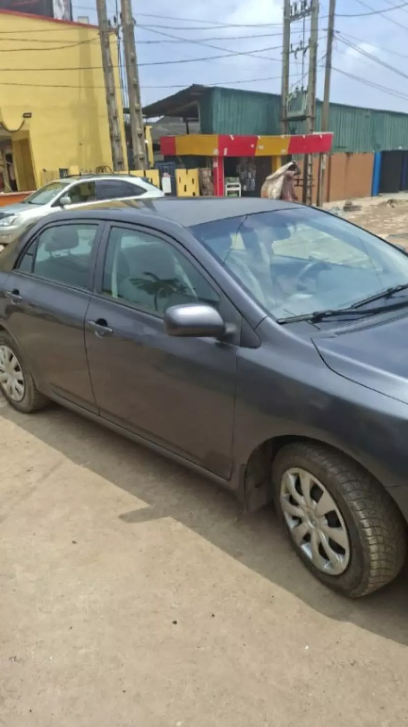 TOYOTA Corolla   - 2010