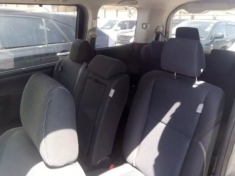 Toyota Noah   - 2016