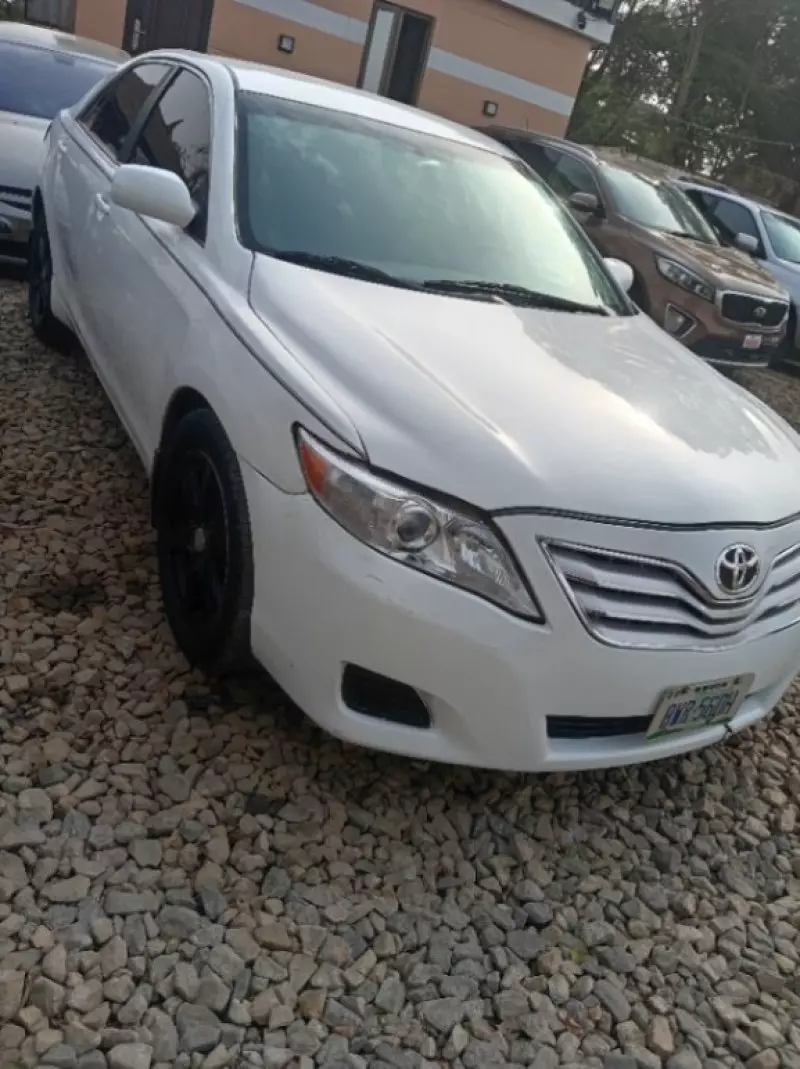 Toyota Camry   - 2010