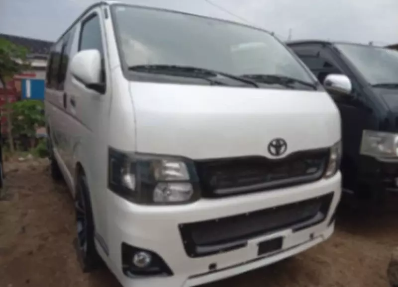 Toyota Hiace - 2011