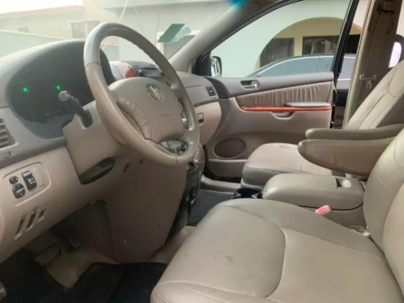 Toyota Sienna   - 2010