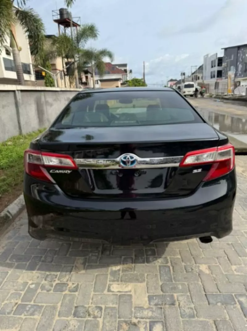 Toyota Camry   - 2014