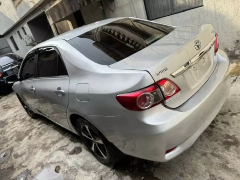 Toyota Corolla   - 2010