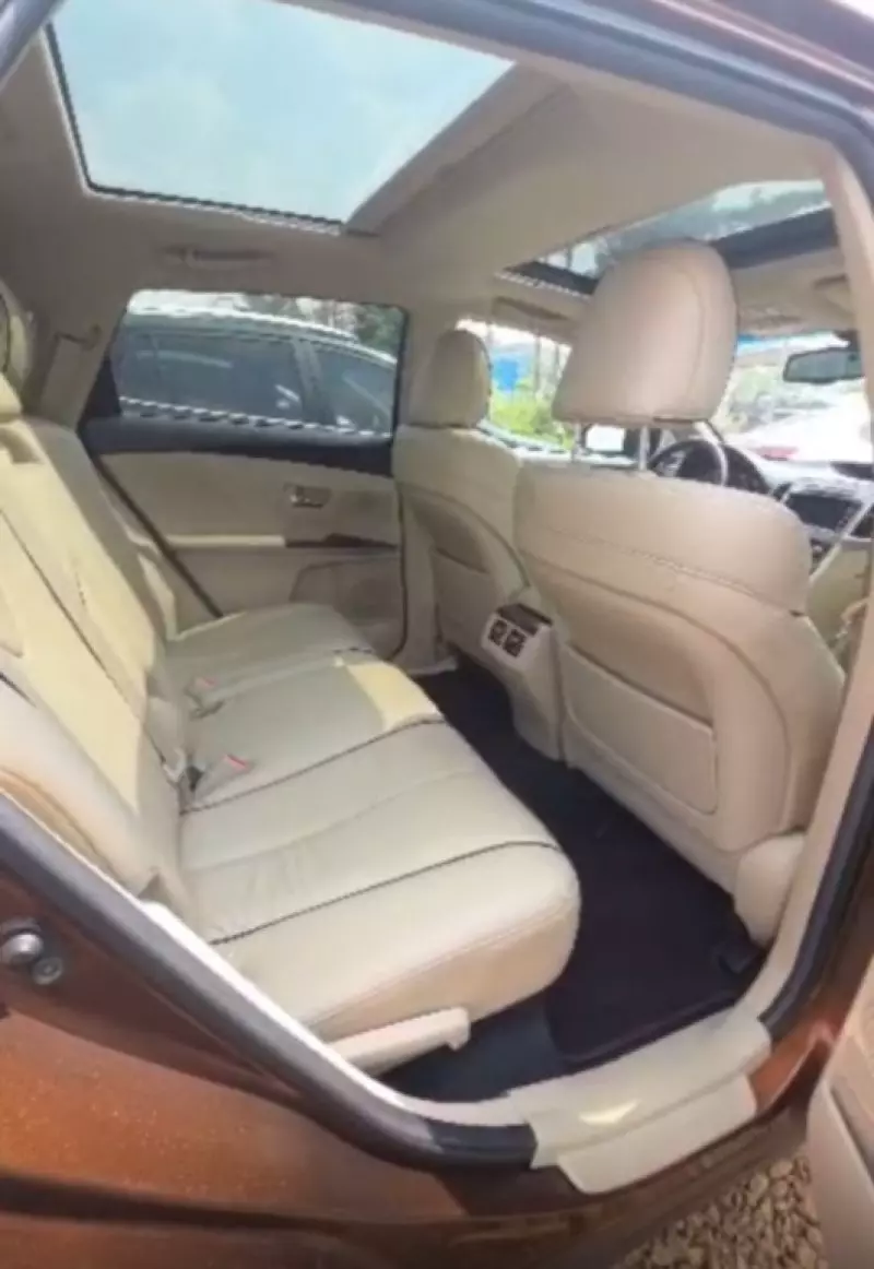 TOYOTA Venza   - 2011