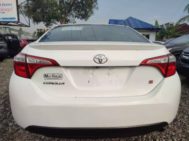 Toyota Corolla   - 2016