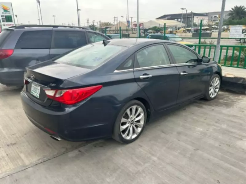 Hyundai Sonata   - 2013