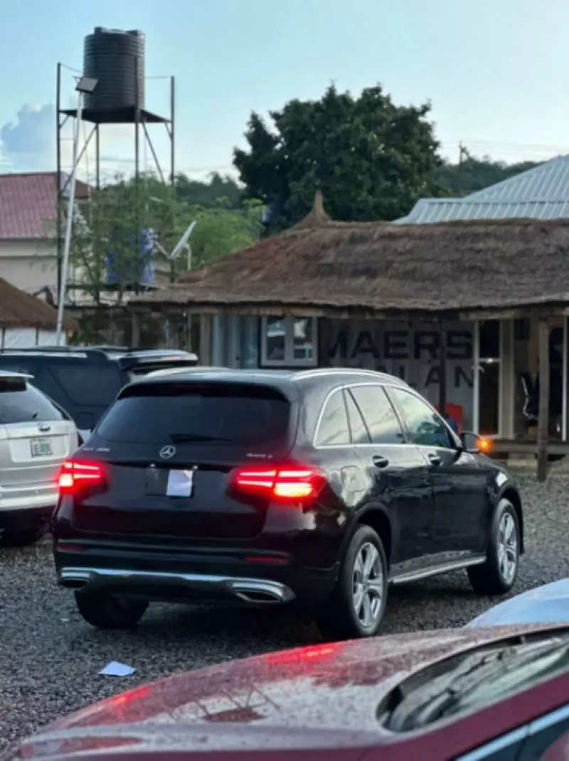 Mercedes-Benz GLC 300   - 2018