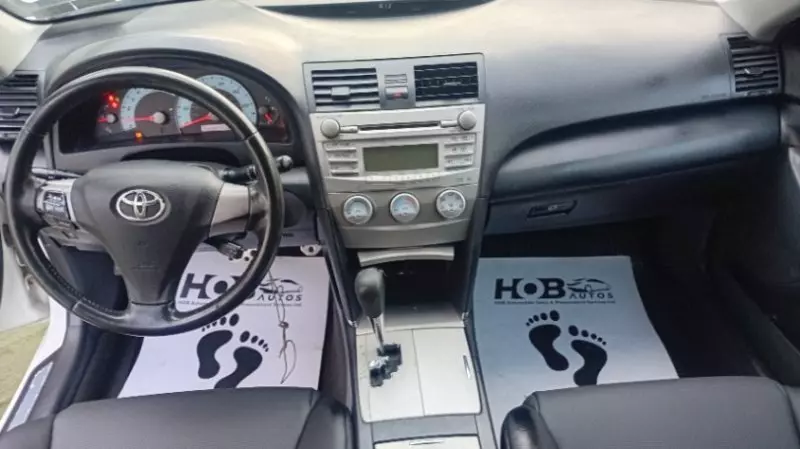 Toyota Camry   - 2011