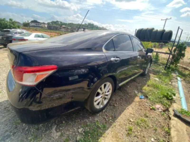 Lexus ES 350   - 2010