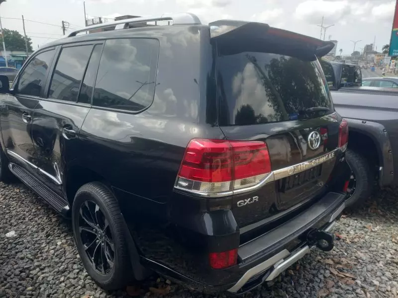 Toyota Land Cruiser V8   - 2013
