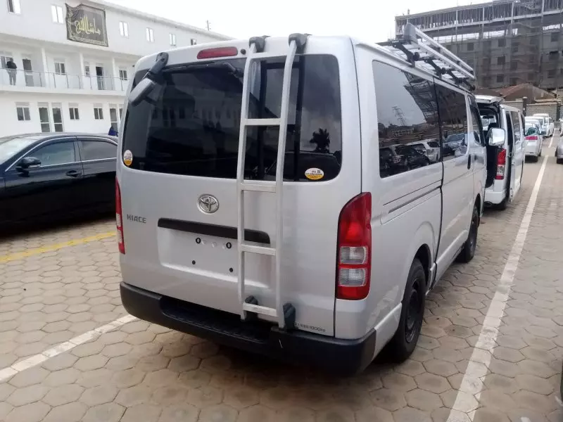 Toyota Hiace   - 2014
