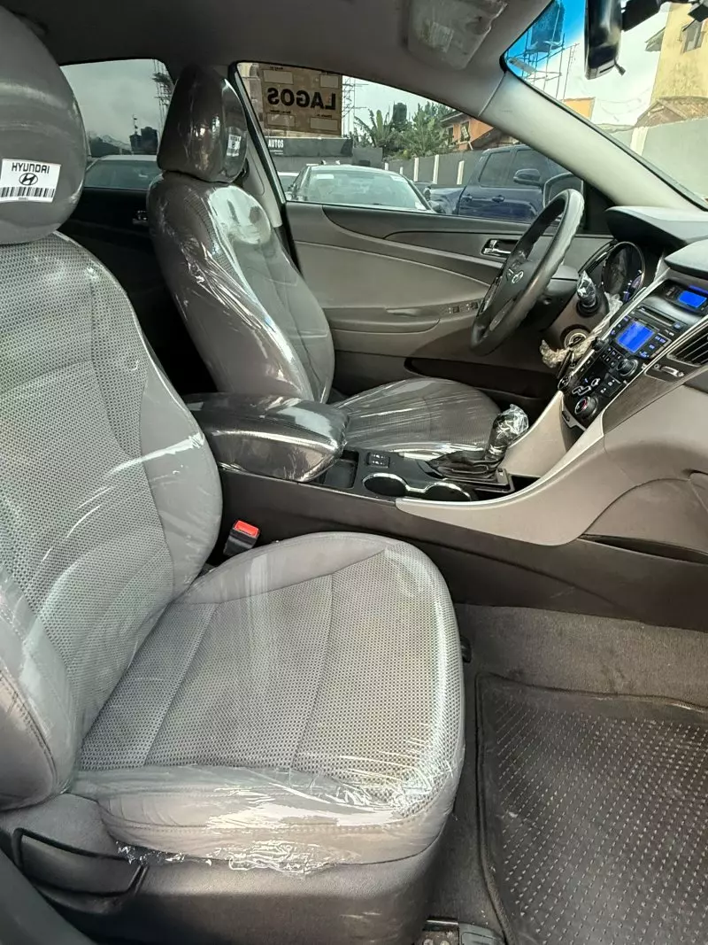 Hyundai Sonata   - 2013