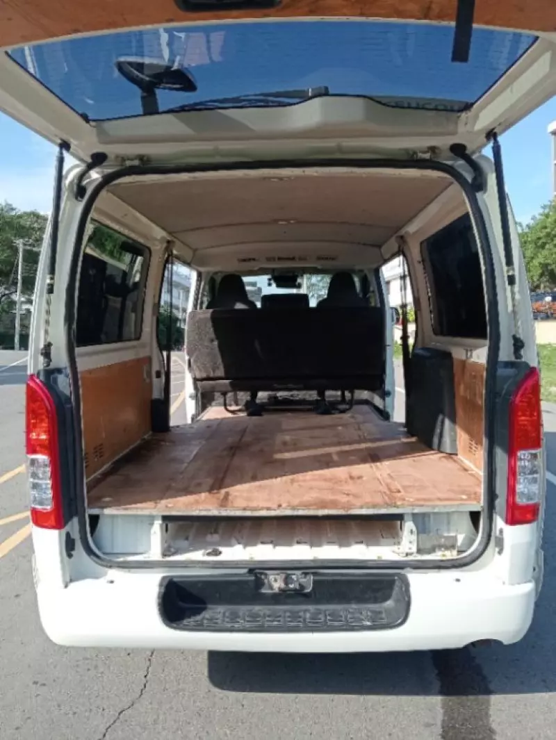Toyota Hiace   - 2018