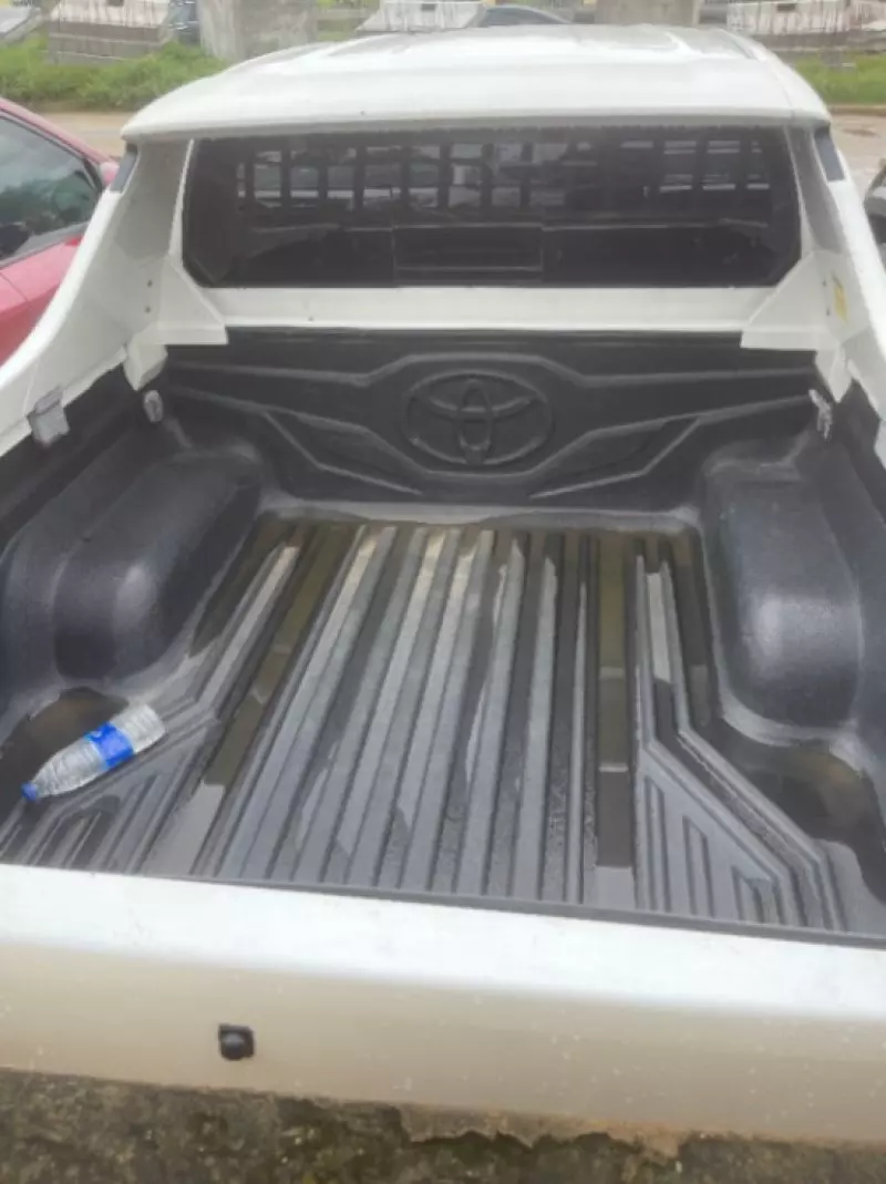 Toyota Hilux   - 2019