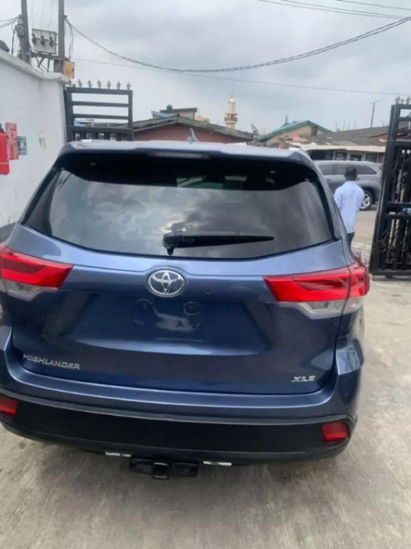 TOYOTA Highlander   - 2016
