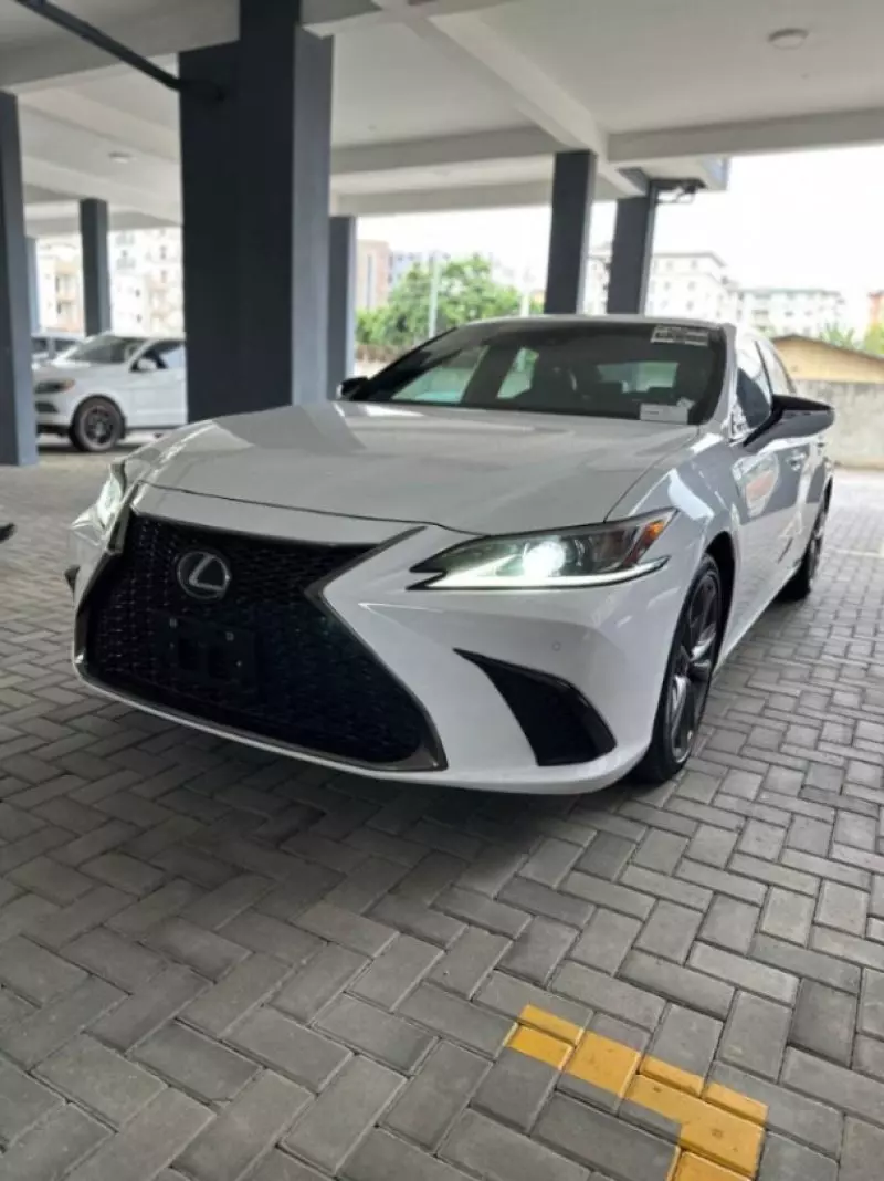 Lexus ES 350   - 2020