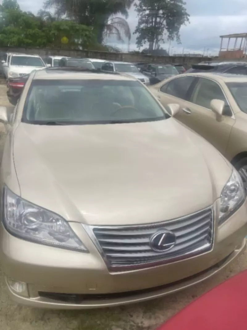 Lexus ES   - 2010