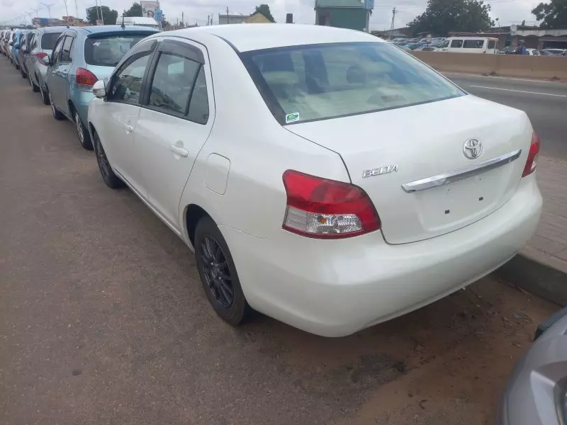 Toyota Belta   - 2011