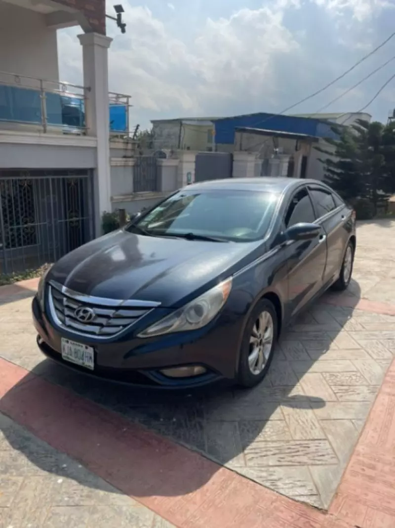 Hyundai Sonata   - 2011