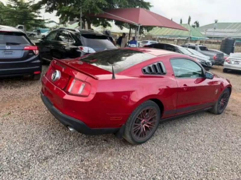 Ford Mustang   - 2011