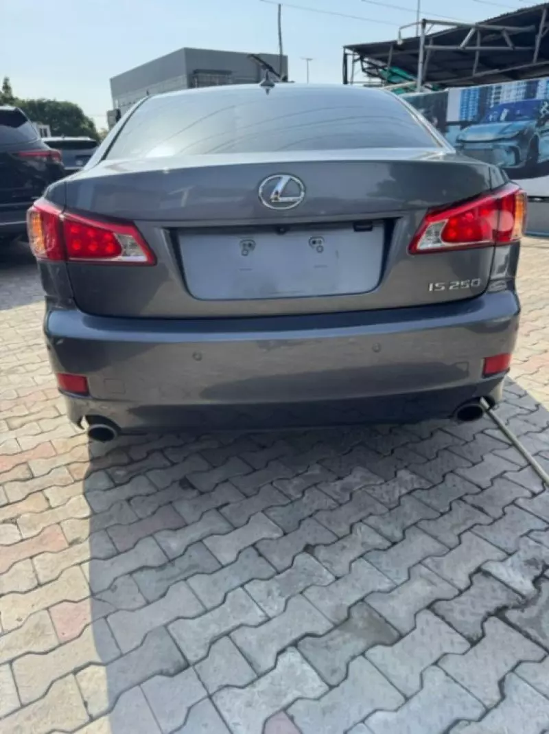 Lexus IS   - 2012