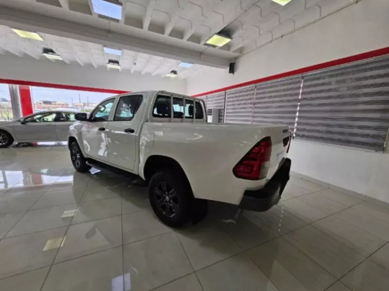 Toyota Hilux   - 2025