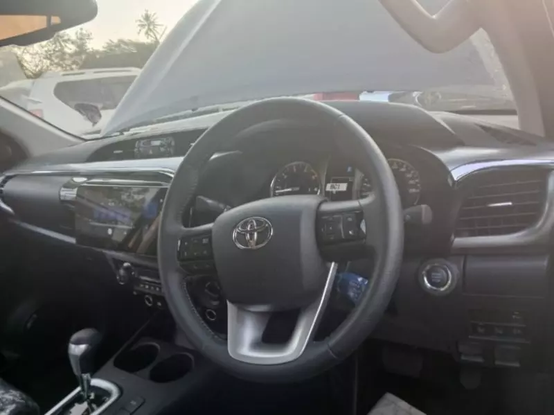 Toyota Hilux   - 2025