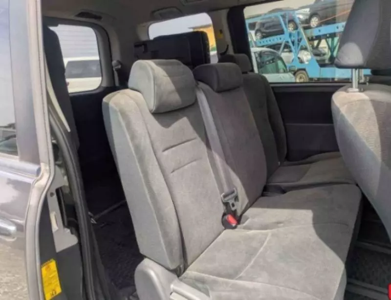 TOYOTA Noah - 2013
