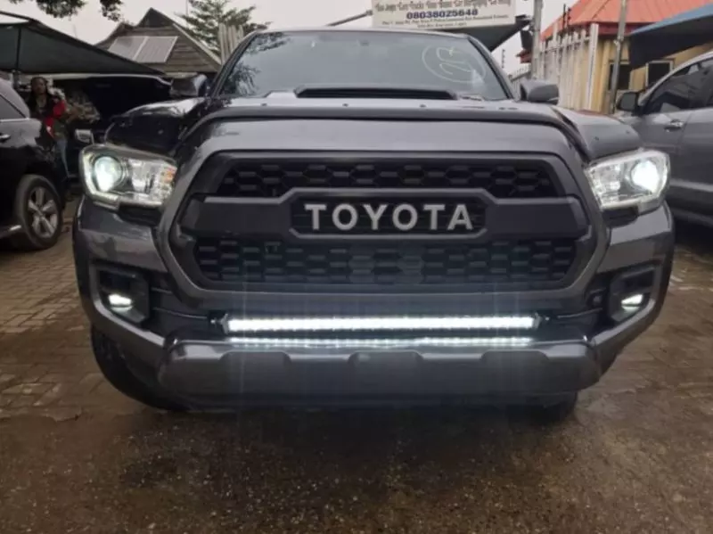 TOYOTA Tacoma   - 2017