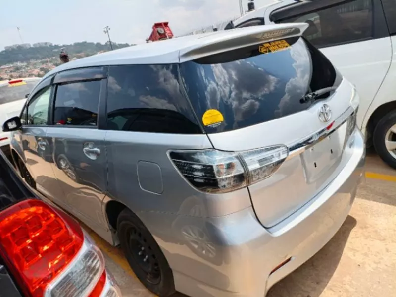 TOYOTA Wish   - 2013