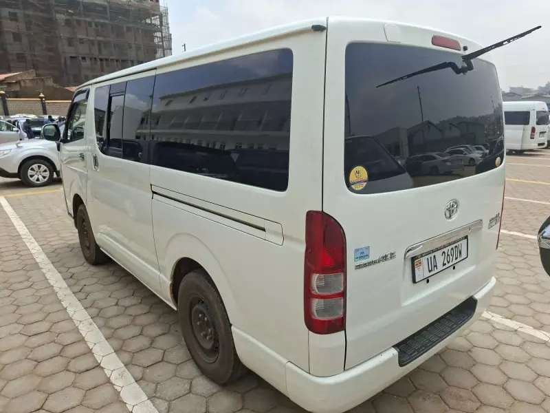 Toyota Hiace   - 2012