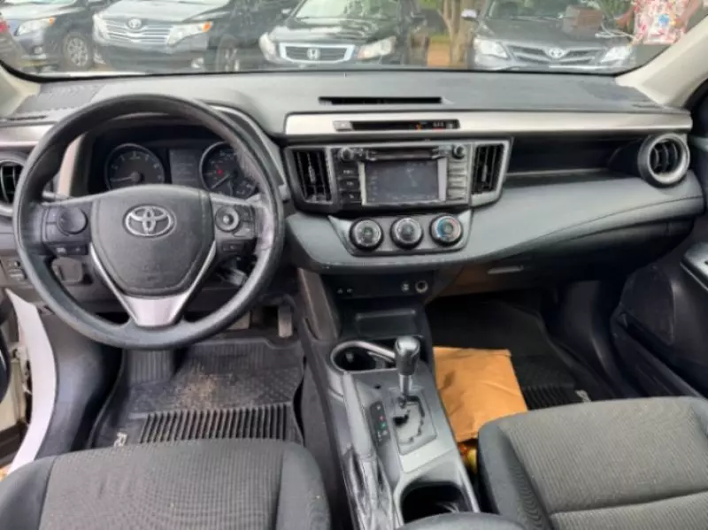 Toyota RAV 4   - 2017
