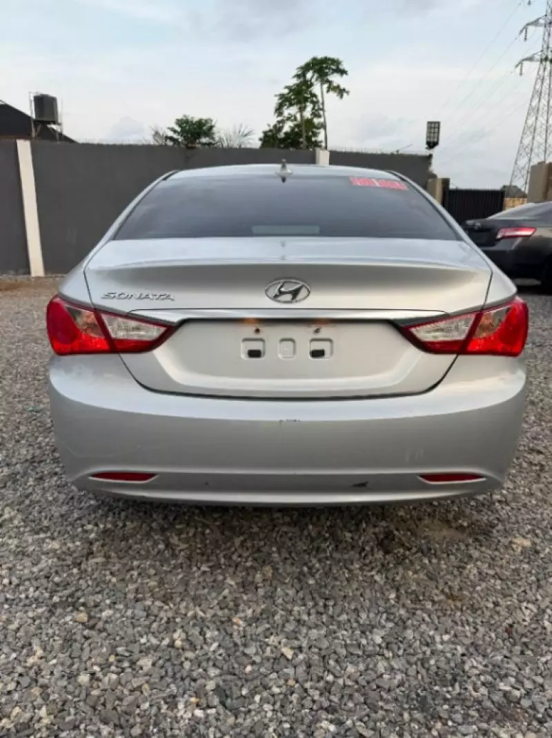 Hyundai Sonata   - 2013