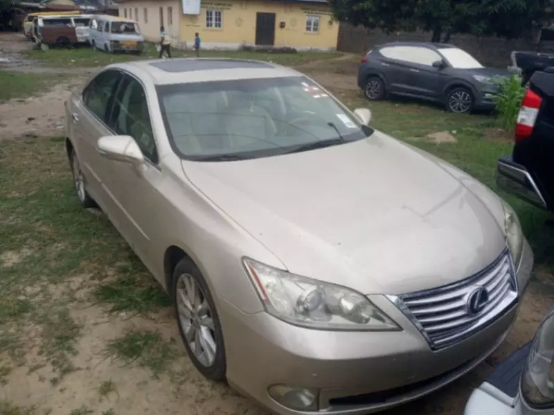 Lexus ES 350   - 2011